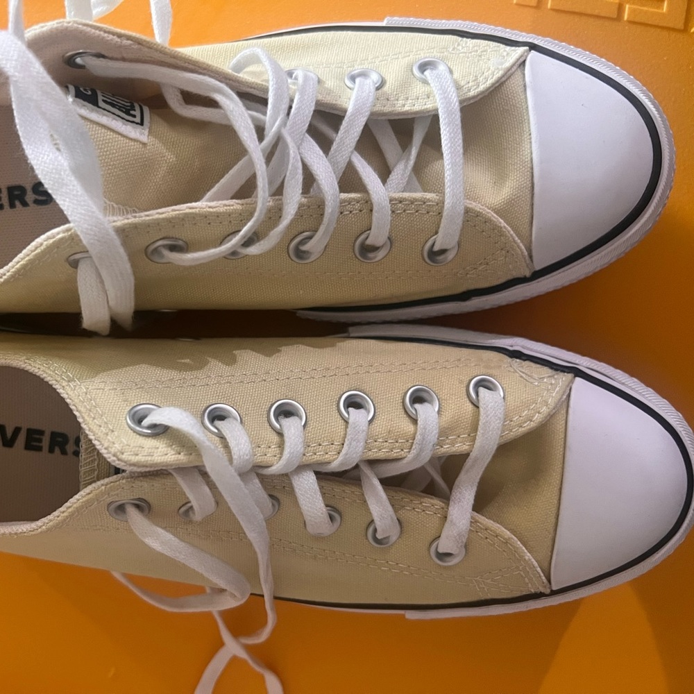 Tennis Converse size 10 (women) Used like new